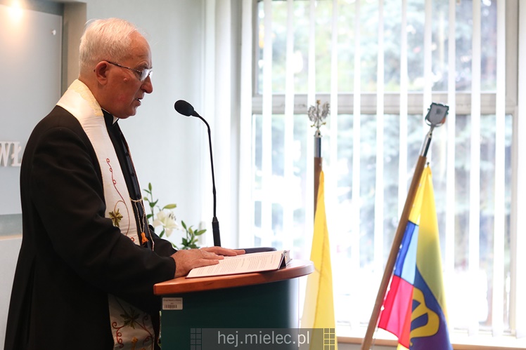 Wyjątkowa sesja Rady Miejskiej na fotografiach: od uroczystości po kulisy