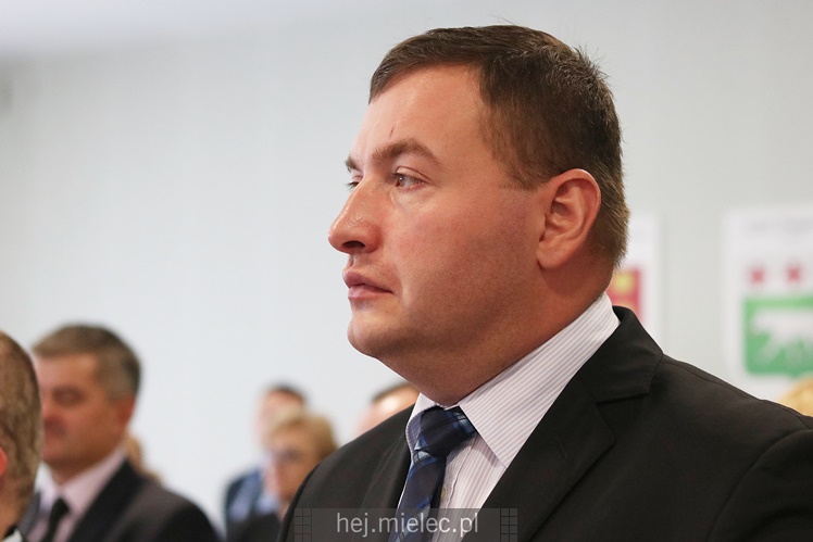 Wyjątkowa sesja Rady Miejskiej na fotografiach: od uroczystości po kulisy