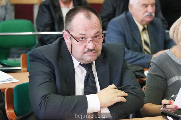 Wyjątkowa sesja Rady Miejskiej na fotografiach: od uroczystości po kulisy