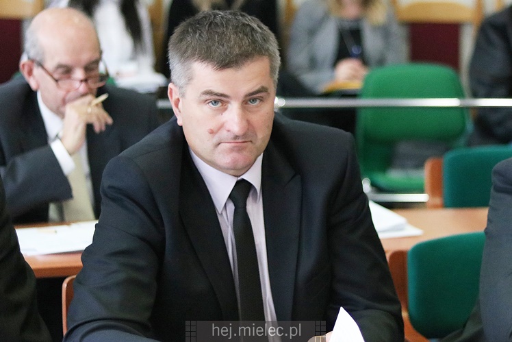 Wyjątkowa sesja Rady Miejskiej na fotografiach: od uroczystości po kulisy