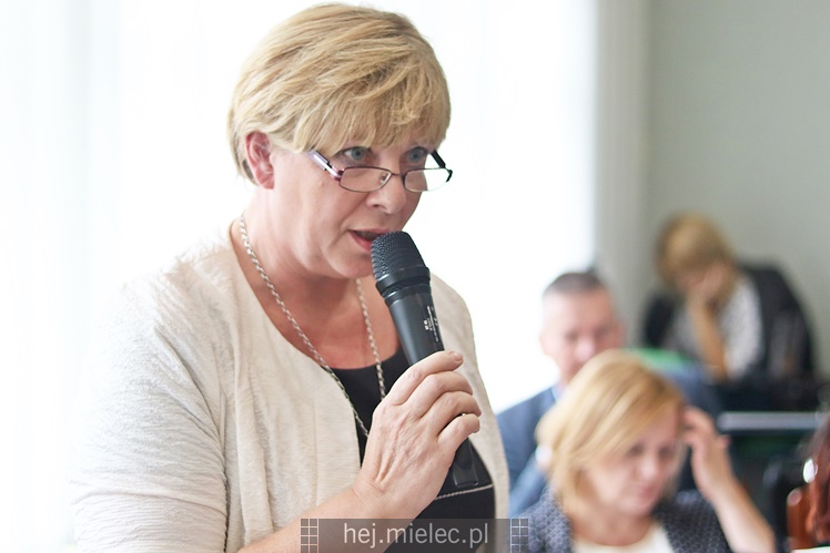 Wyjątkowa sesja Rady Miejskiej na fotografiach: od uroczystości po kulisy