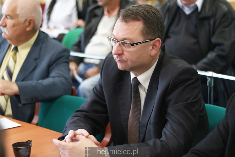 Wyjątkowa sesja Rady Miejskiej na fotografiach: od uroczystości po kulisy