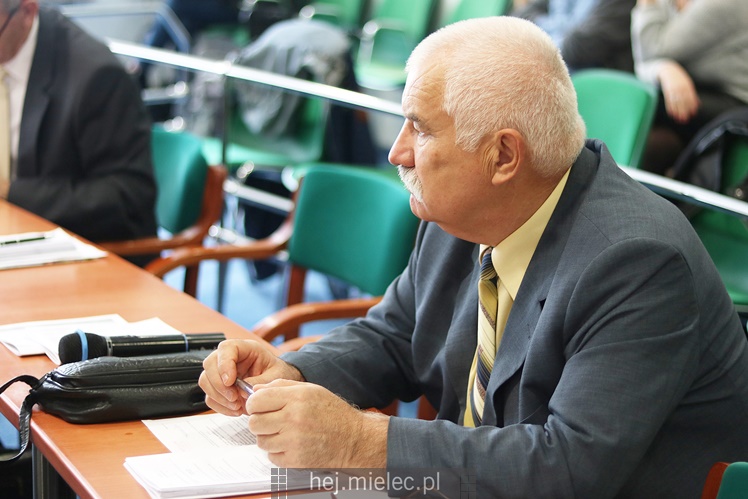 Wyjątkowa sesja Rady Miejskiej na fotografiach: od uroczystości po kulisy