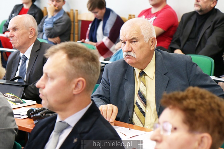 Wyjątkowa sesja Rady Miejskiej na fotografiach: od uroczystości po kulisy