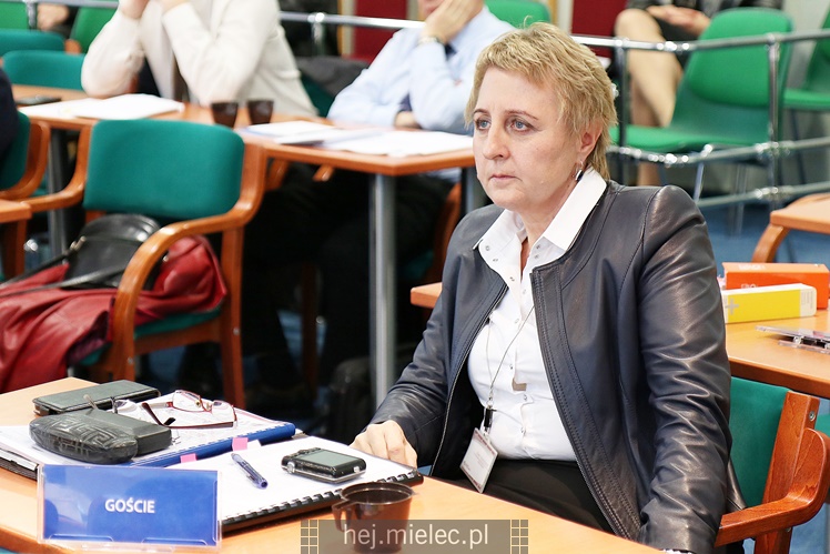 Wyjątkowa sesja Rady Miejskiej na fotografiach: od uroczystości po kulisy