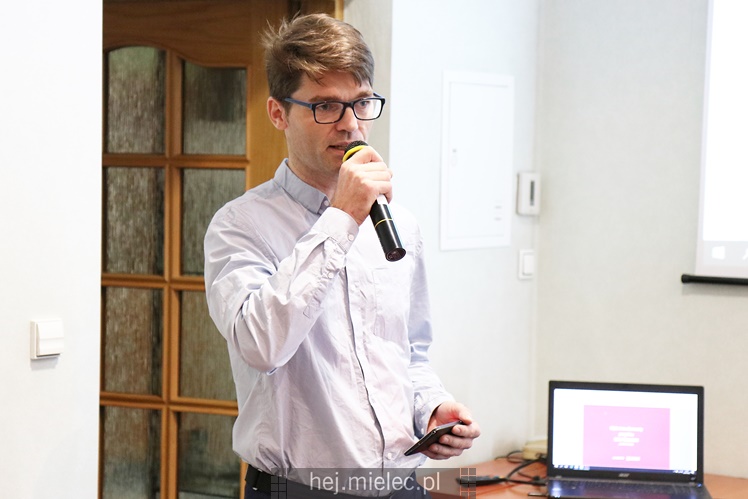 Wyjątkowa sesja Rady Miejskiej na fotografiach: od uroczystości po kulisy