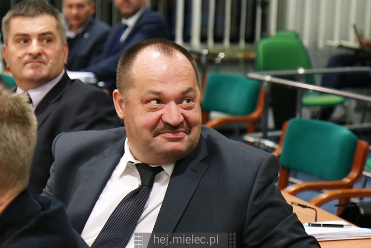 Wyjątkowa sesja Rady Miejskiej na fotografiach: od uroczystości po kulisy