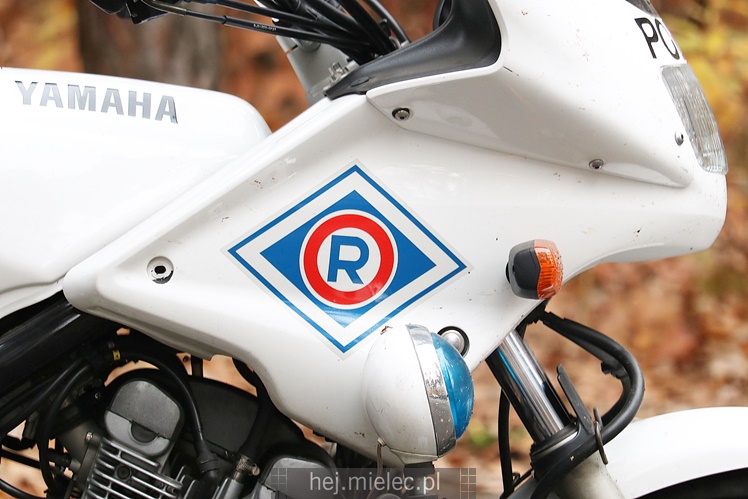 Spokojna uroczystość Wszystkich Świętych w Mielcu. Na cmentarzach tłumy, na drogach korki