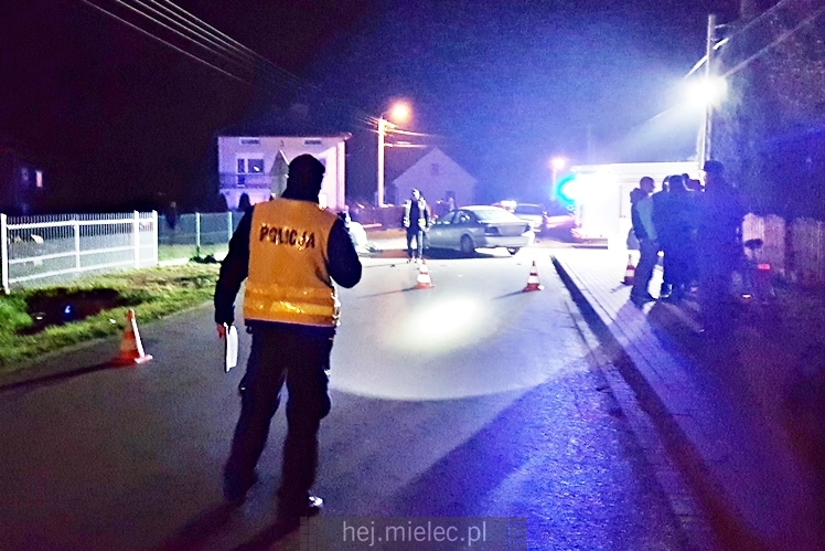 Wypadek w Podleszanach. Droga powiatowa zablokowana