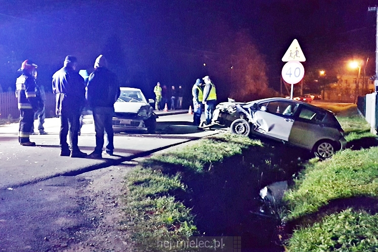 Wypadek w Podleszanach. Droga powiatowa zablokowana