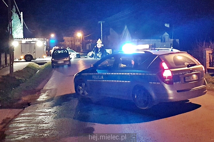 Wypadek w Podleszanach. Droga powiatowa zablokowana