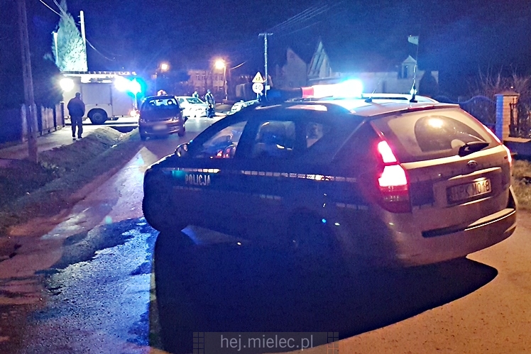 Wypadek w Podleszanach. Droga powiatowa zablokowana