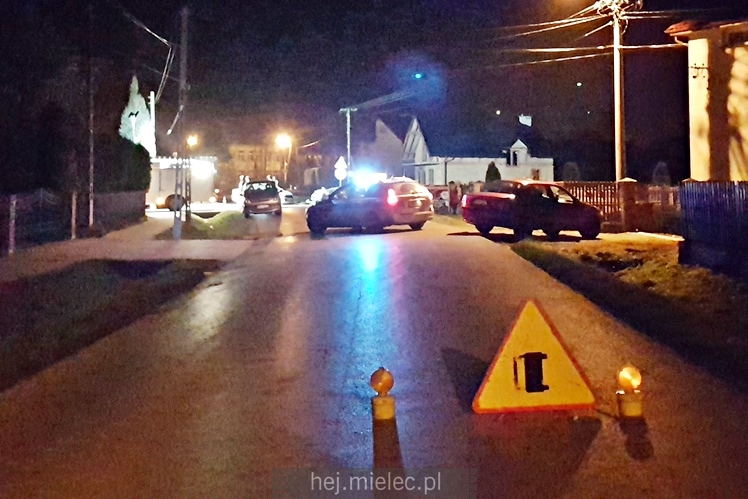 Wypadek w Podleszanach. Droga powiatowa zablokowana