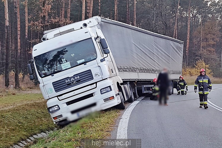 Blisko wywrotki ciężarówki przy obwodnicy