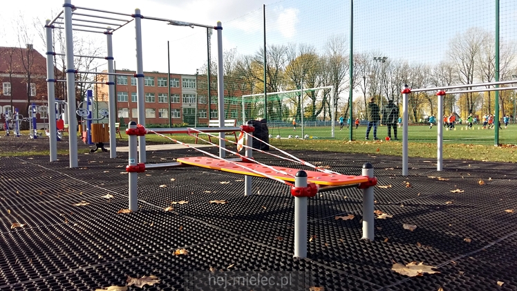 Siłownia zewnętrzna przy stadionie Gryfu