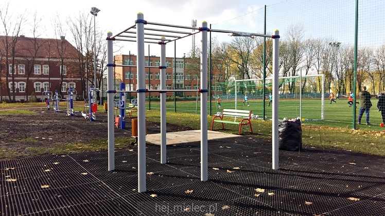 Siłownia zewnętrzna przy stadionie Gryfu
