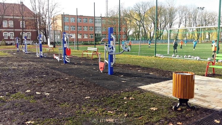 Siłownia zewnętrzna przy stadionie Gryfu