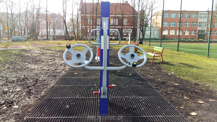 Siłownia zewnętrzna przy stadionie Gryfu