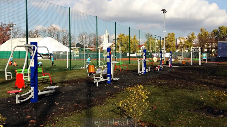 Siłownia zewnętrzna przy stadionie Gryfu