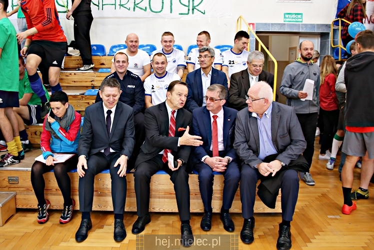 FOOTBAL CHALLENGE - inauguracja projektu #LEPIEJ GRAĆ NIŻ ĆPAĆ!