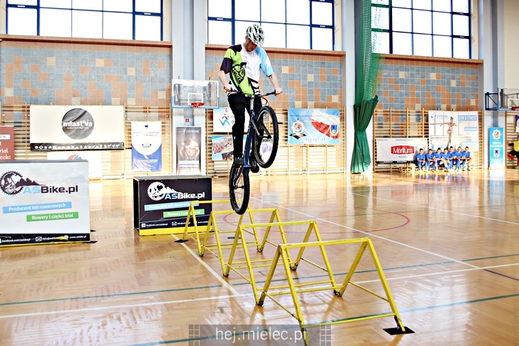 FOOTBAL CHALLENGE - inauguracja projektu #LEPIEJ GRAĆ NIŻ ĆPAĆ!