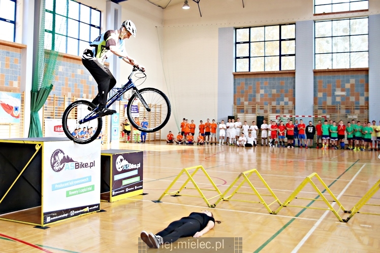 FOOTBAL CHALLENGE - inauguracja projektu #LEPIEJ GRAĆ NIŻ ĆPAĆ!
