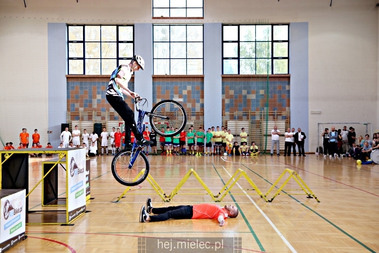 FOOTBAL CHALLENGE - inauguracja projektu #LEPIEJ GRAĆ NIŻ ĆPAĆ!