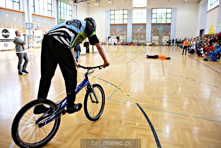 FOOTBAL CHALLENGE - inauguracja projektu #LEPIEJ GRAĆ NIŻ ĆPAĆ!