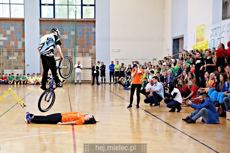 FOOTBAL CHALLENGE - inauguracja projektu #LEPIEJ GRAĆ NIŻ ĆPAĆ!