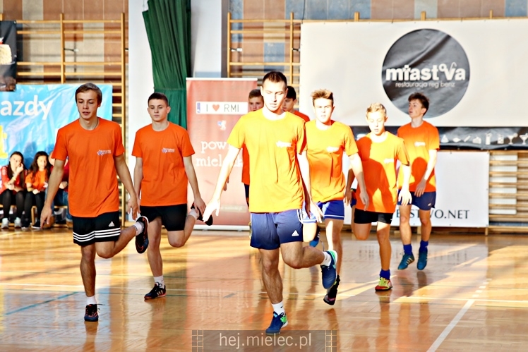 FOOTBAL CHALLENGE - inauguracja projektu #LEPIEJ GRAĆ NIŻ ĆPAĆ!