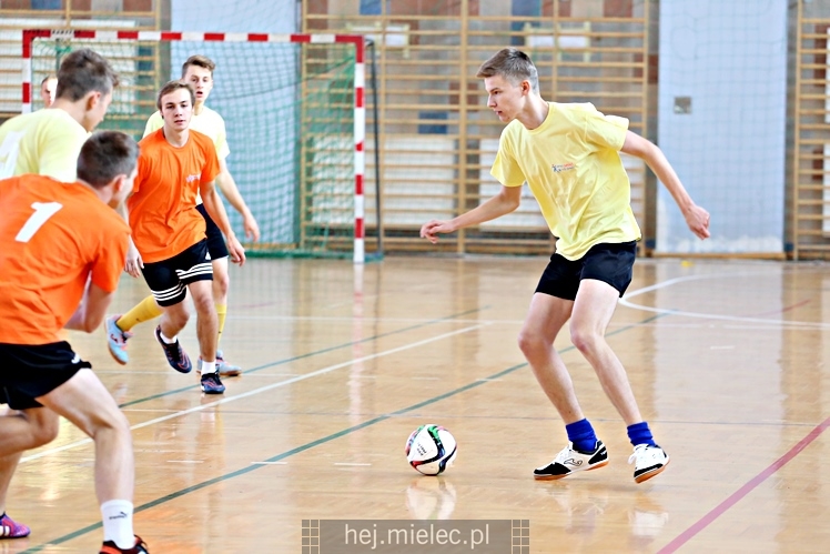 FOOTBAL CHALLENGE - inauguracja projektu #LEPIEJ GRAĆ NIŻ ĆPAĆ!