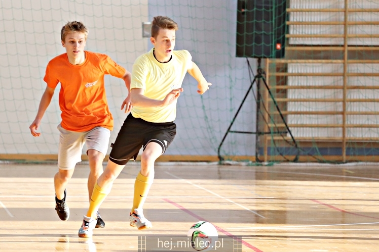 FOOTBAL CHALLENGE - inauguracja projektu #LEPIEJ GRAĆ NIŻ ĆPAĆ!
