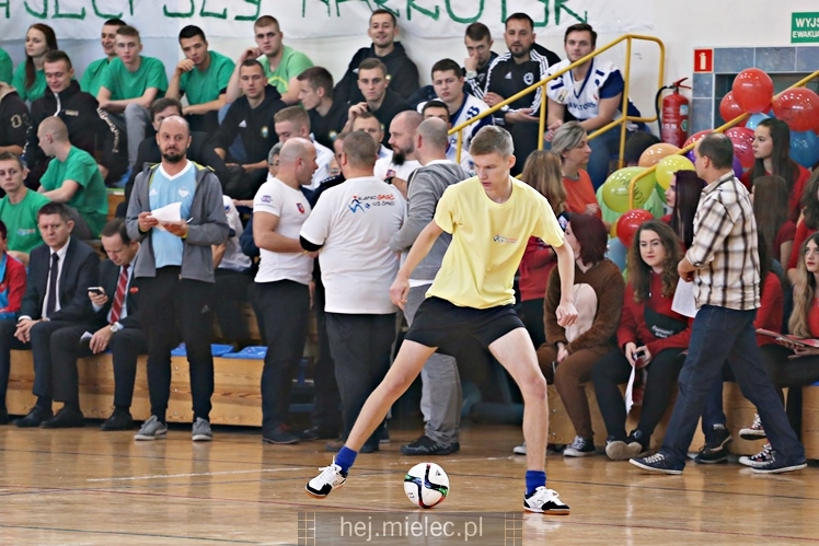 FOOTBAL CHALLENGE - inauguracja projektu #LEPIEJ GRAĆ NIŻ ĆPAĆ!