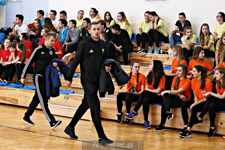 FOOTBAL CHALLENGE - inauguracja projektu #LEPIEJ GRAĆ NIŻ ĆPAĆ!
