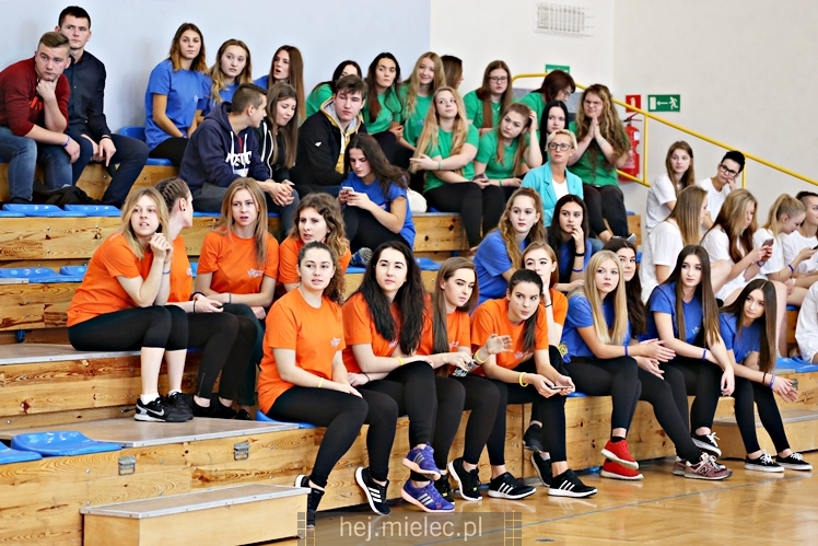 FOOTBAL CHALLENGE - inauguracja projektu #LEPIEJ GRAĆ NIŻ ĆPAĆ!