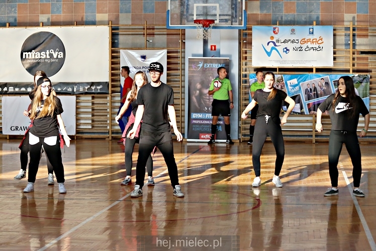 FOOTBAL CHALLENGE - inauguracja projektu #LEPIEJ GRAĆ NIŻ ĆPAĆ!