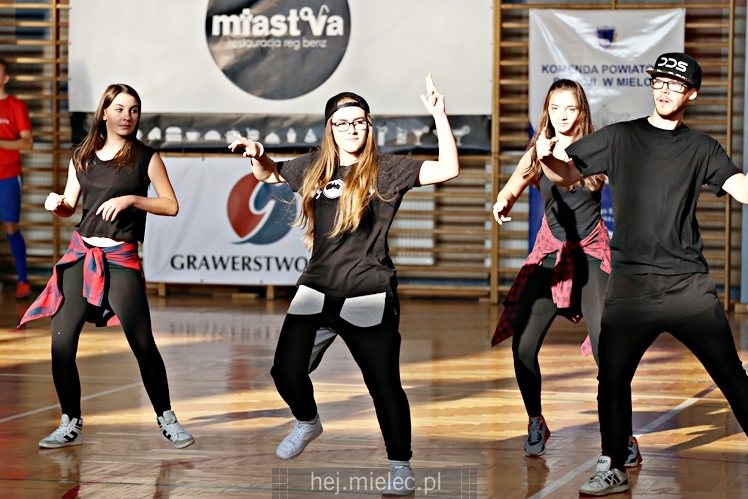 FOOTBAL CHALLENGE - inauguracja projektu #LEPIEJ GRAĆ NIŻ ĆPAĆ!