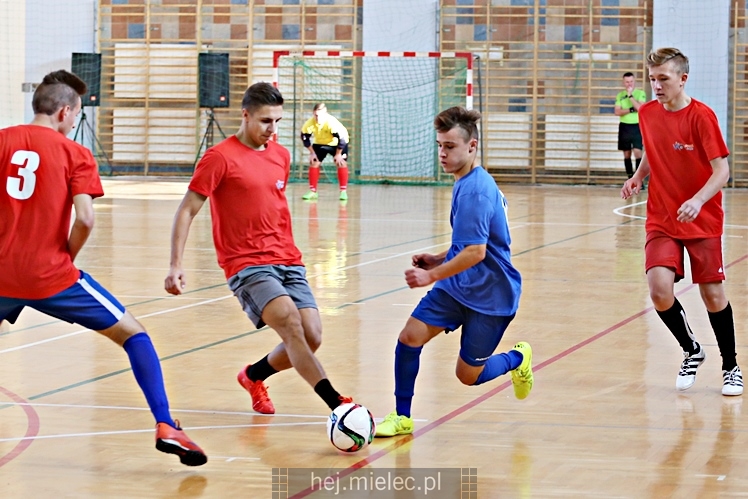 FOOTBAL CHALLENGE - inauguracja projektu #LEPIEJ GRAĆ NIŻ ĆPAĆ!