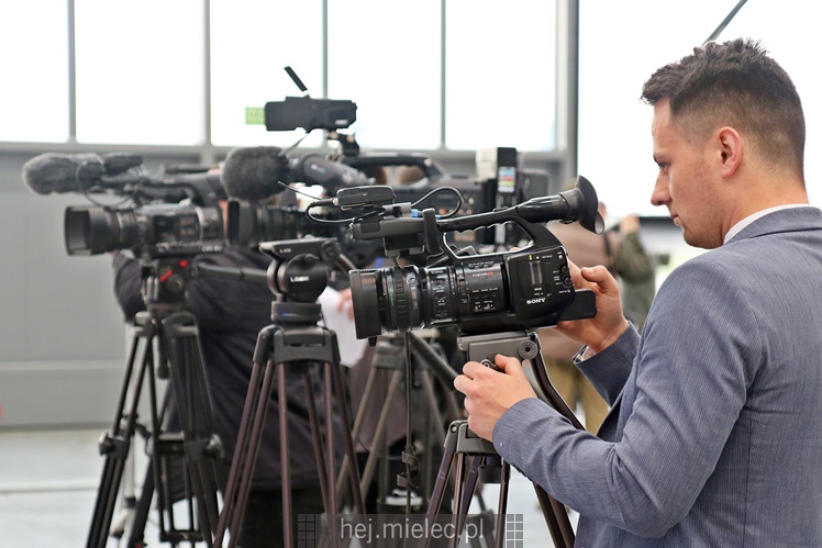 Wicepremier Mateusz Morawiecki oglądał PZL Mielec, w tle sprawa śmigłowców dla wojska