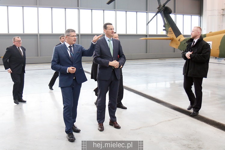 Wicepremier Mateusz Morawiecki oglądał PZL Mielec, w tle sprawa śmigłowców dla wojska