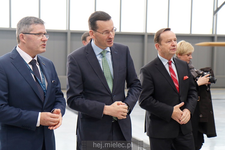 Wicepremier Mateusz Morawiecki oglądał PZL Mielec, w tle sprawa śmigłowców dla wojska