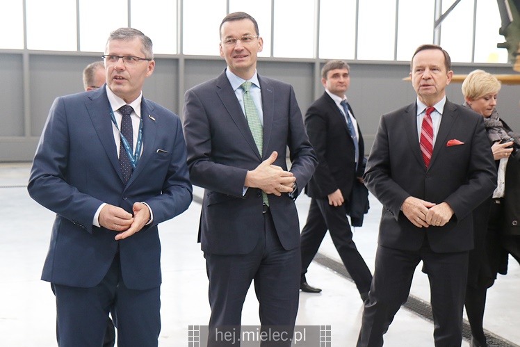 Wicepremier Mateusz Morawiecki oglądał PZL Mielec, w tle sprawa śmigłowców dla wojska