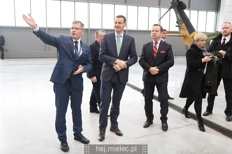 Wicepremier Mateusz Morawiecki oglądał PZL Mielec, w tle sprawa śmigłowców dla wojska
