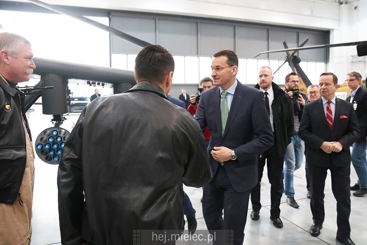 Wicepremier Mateusz Morawiecki oglądał PZL Mielec, w tle sprawa śmigłowców dla wojska