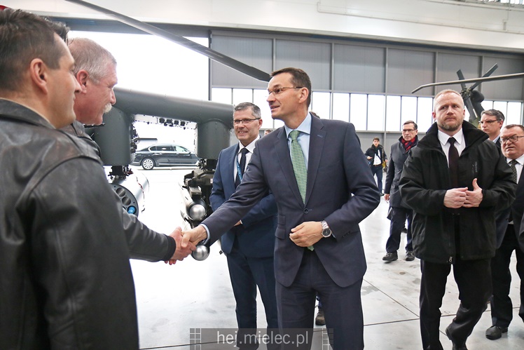 Wicepremier Mateusz Morawiecki oglądał PZL Mielec, w tle sprawa śmigłowców dla wojska