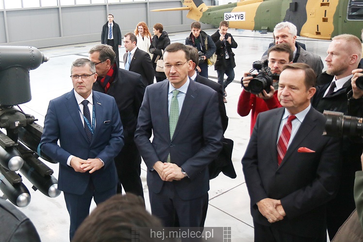Wicepremier Mateusz Morawiecki oglądał PZL Mielec, w tle sprawa śmigłowców dla wojska