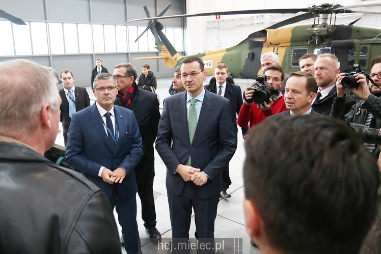 Wicepremier Mateusz Morawiecki oglądał PZL Mielec, w tle sprawa śmigłowców dla wojska