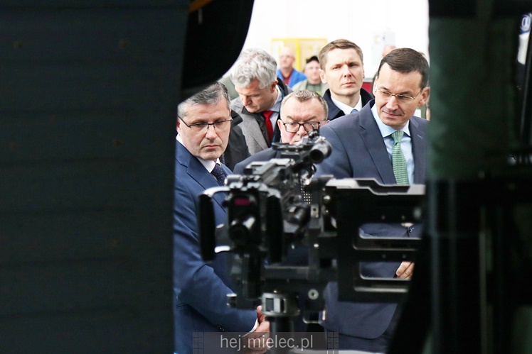 Wicepremier Mateusz Morawiecki oglądał PZL Mielec, w tle sprawa śmigłowców dla wojska