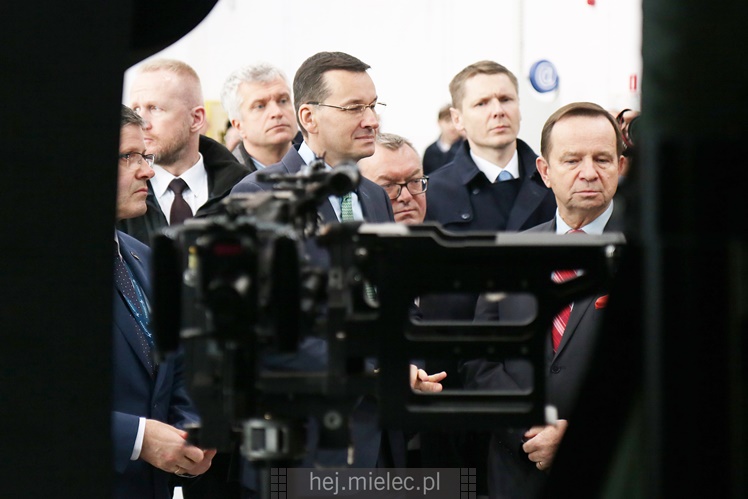 Wicepremier Mateusz Morawiecki oglądał PZL Mielec, w tle sprawa śmigłowców dla wojska