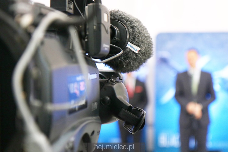 Wicepremier Mateusz Morawiecki oglądał PZL Mielec, w tle sprawa śmigłowców dla wojska